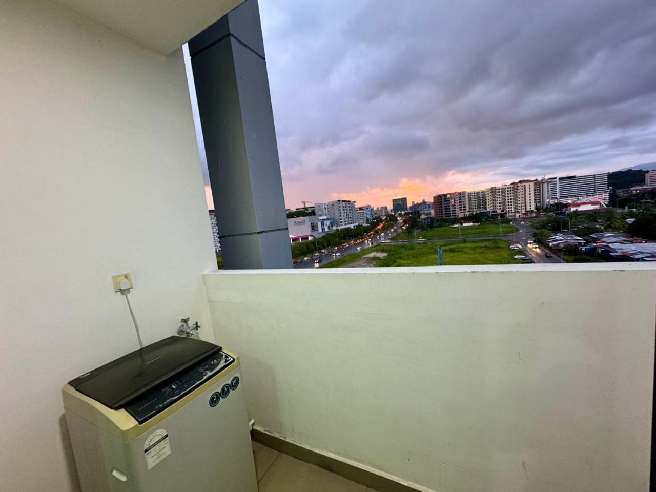 Sa Sutera Avenue Homestay Opposite Imago Kk Kota Kinabalu Eksteriør billede